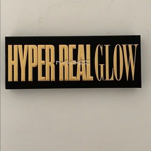 Hyper Real Glow MAC Highlighter Palette